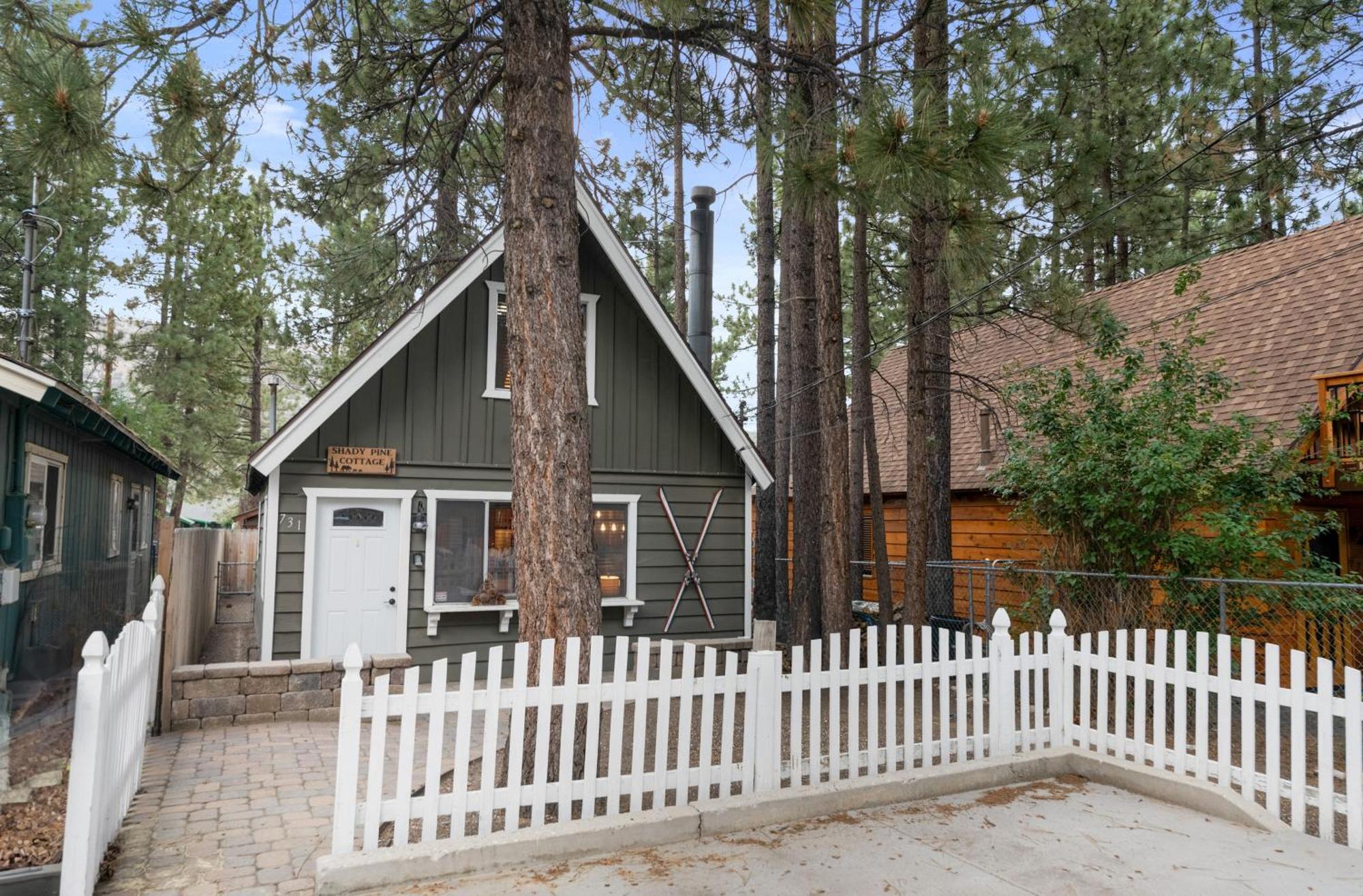Shady Pine Cottage - This Adorable Cabin Is The Perfect Getaway For Your Next Stop In The Mountains! 大贝尔城 外观 照片